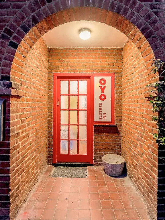 Oyo 124 Elstree Inn
