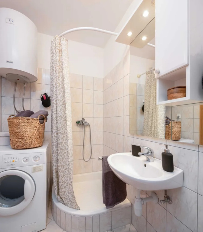 Apartment Zenta with terrace and sea view, 4 min walk to the beach