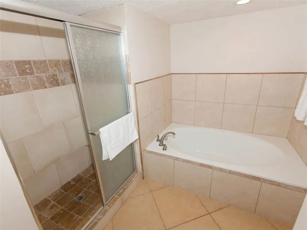 Summerchase 1008 - 3 Br condo by RedAwning