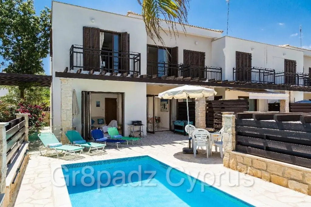 Gr8padz Summer Breeze Villa