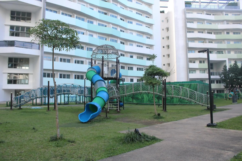A2J Huge Modern Luxury 2BR Balcony Suite Near Ever Gotesco