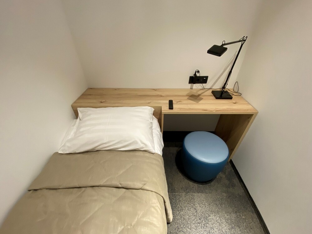 Зал сна и отдыха Sleep Lounge, Терминал D — хостел