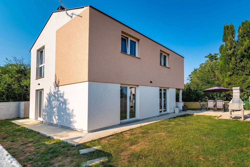 Urban and quiet holiday house Bianca