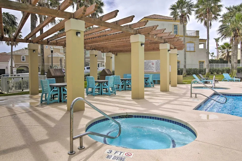 Sunny SPI Las Villas Condo w/ Resort Amenities