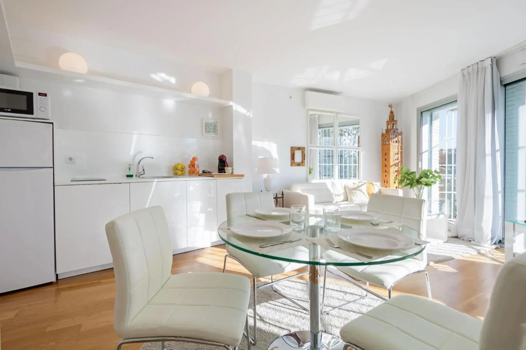 Betis Deluxe Riverside by Valcambre