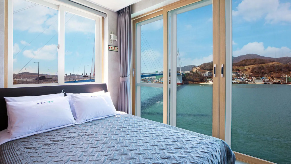 Yeosu Janggun Island Pension