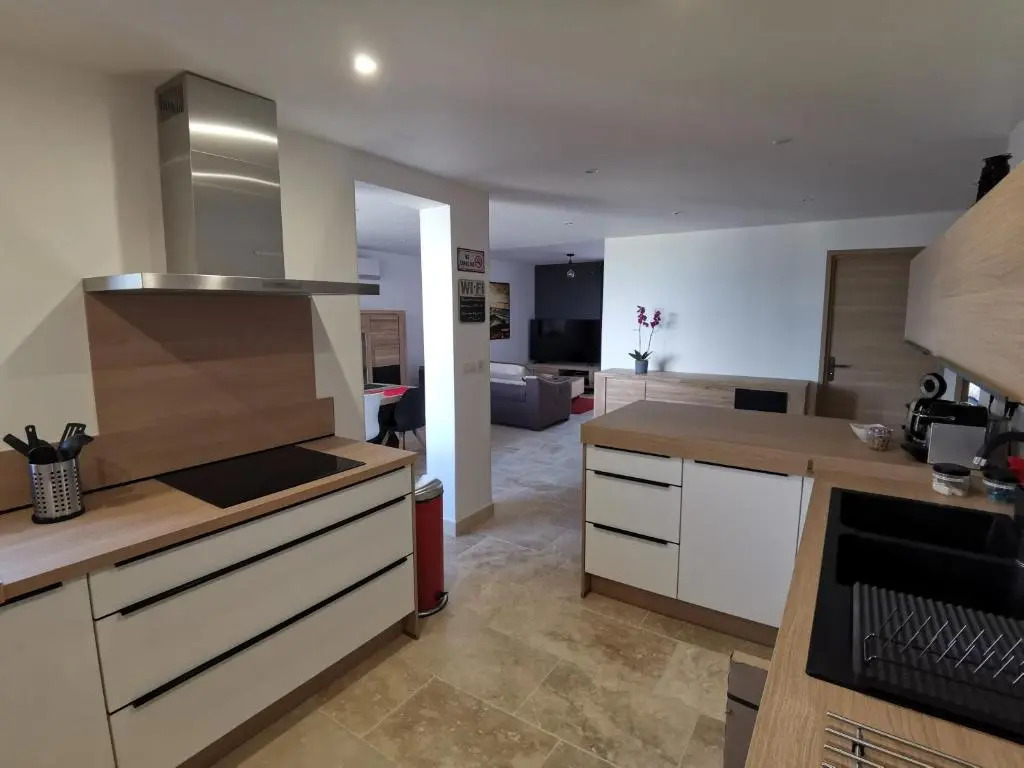 Grand T3 85 M2 Situe a 15 Min a Pied Des Plages