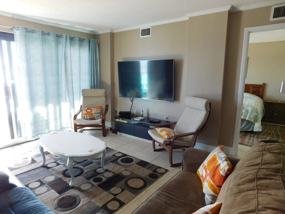 Spring Towers #501 3 Bedroom Condo by Redawning