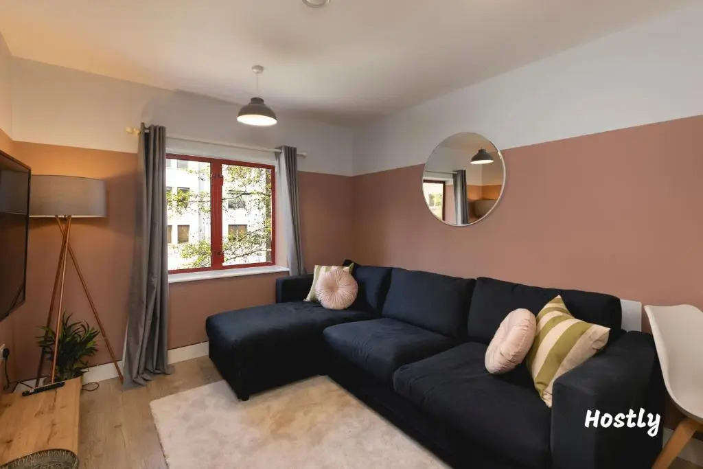 Wesley Gate Apartments - Building 3, by Hostly