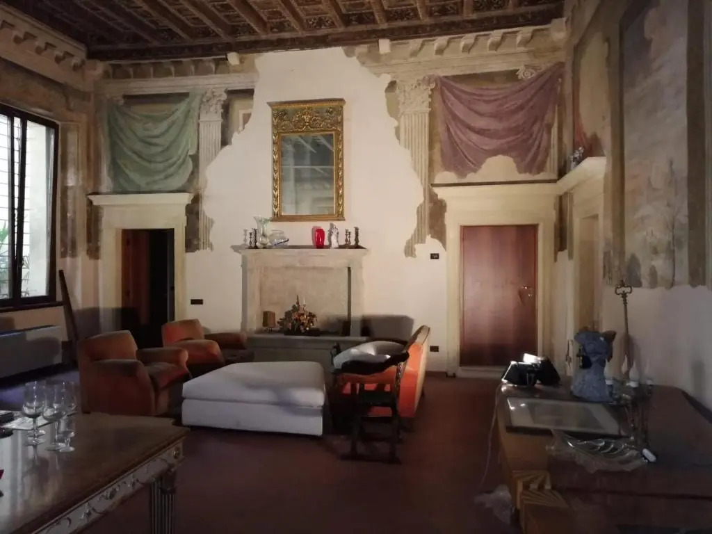 Palazzo Rinascimentale con affreschi