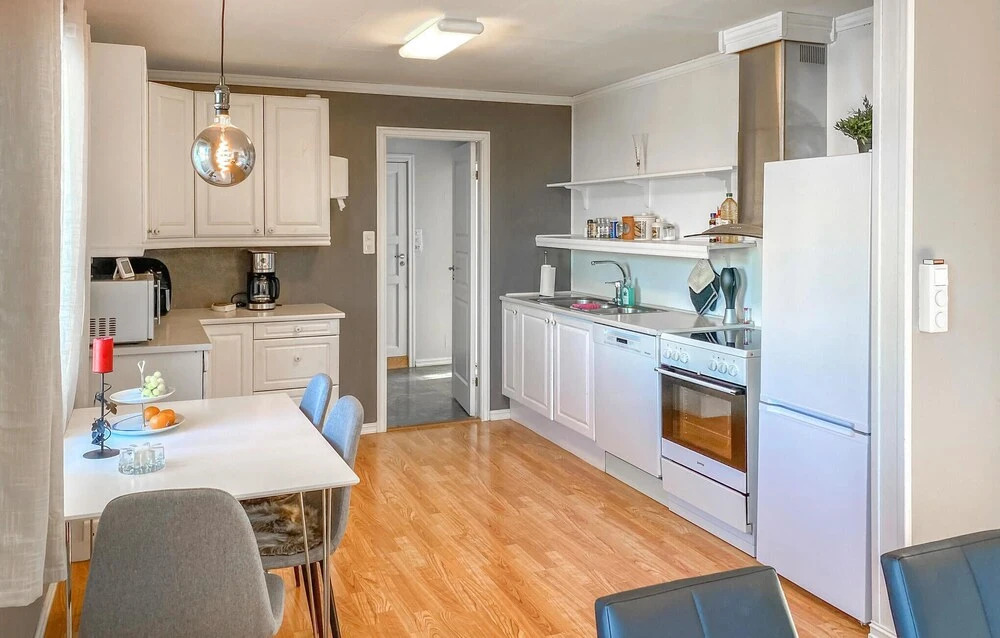 Nice Apartment in Ellingsøy With Wifi and 1 Bedrooms