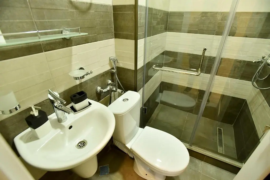 Luxury 6BR 240sqm Apartment in Vere Tower Perfect for Groups in Tbilisi