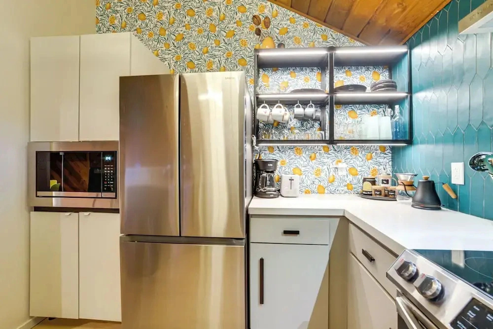 2 Mi to Eagle Lodge! Multi-level Haven w/ Hot Tub