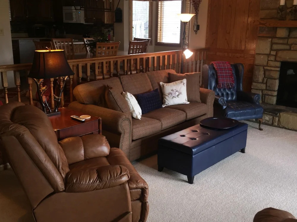 Adironacks #1 2 Bedrooms 2 Bathrooms Condo