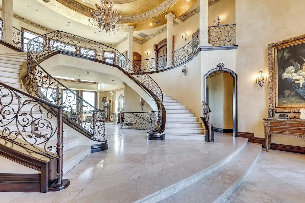 Grand 9,000-sq-ft Estate! Luxurious Socal Getaway