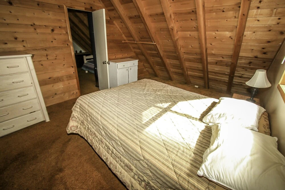 Cabin On The Lake - 2 Br cabin by RedAwning