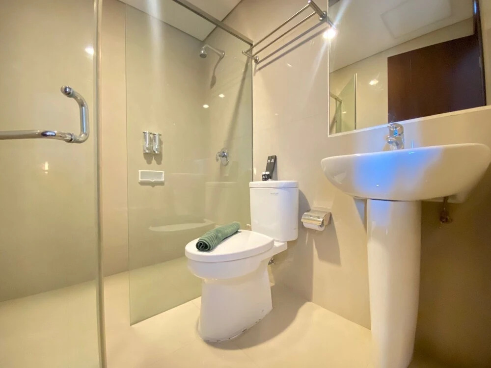 Spacious 2Br Apartment At El Royale Near Bip