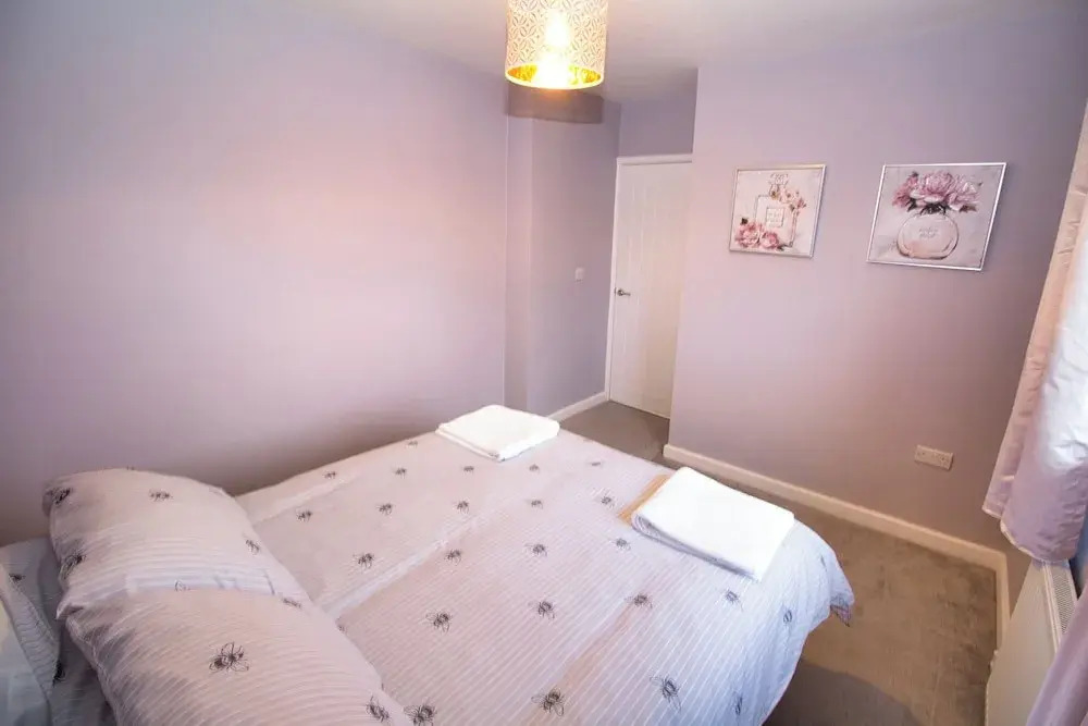 Spacious 3 Bed House - Newly Refurbished