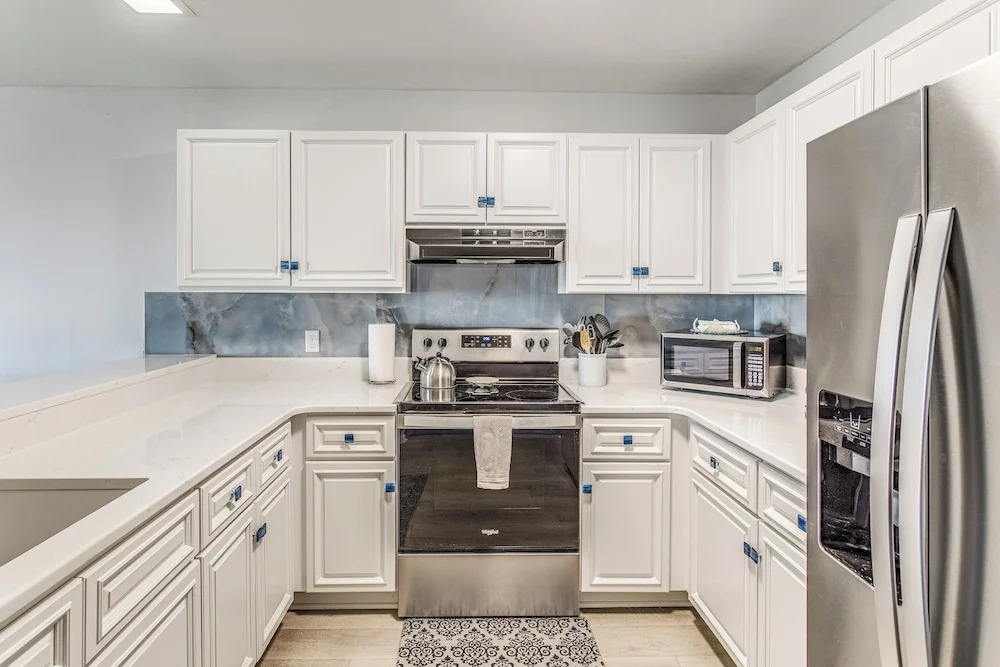 Oak Island Beachfront Condo w/ Community Pool