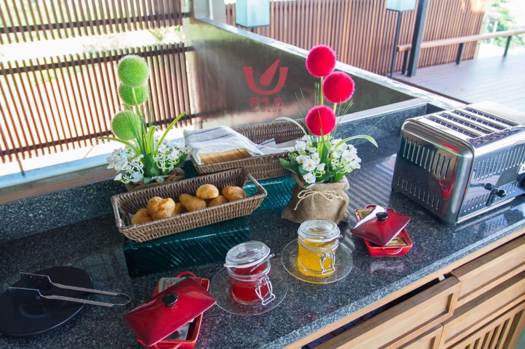 Kroque Boutique & Bistro