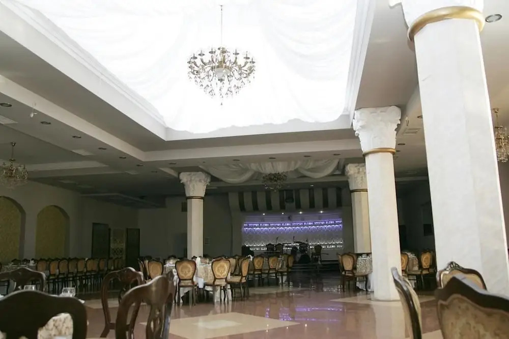 Отель Eleon