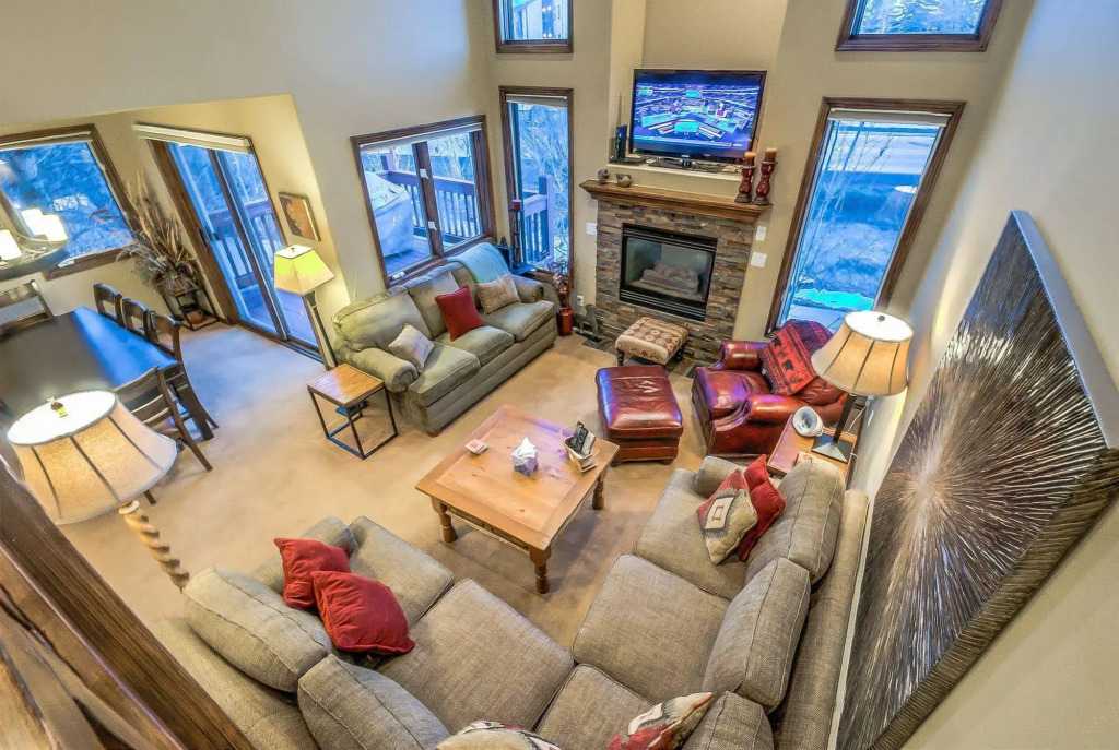Cascades at Eagleridge by Retreatia