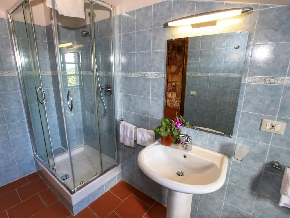 Soothing Holiday Home in Castelnuovo dei Sabbioni With Pool