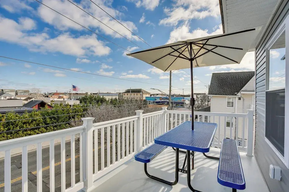 Spacious Wildwood Condo: Walk to Beach!