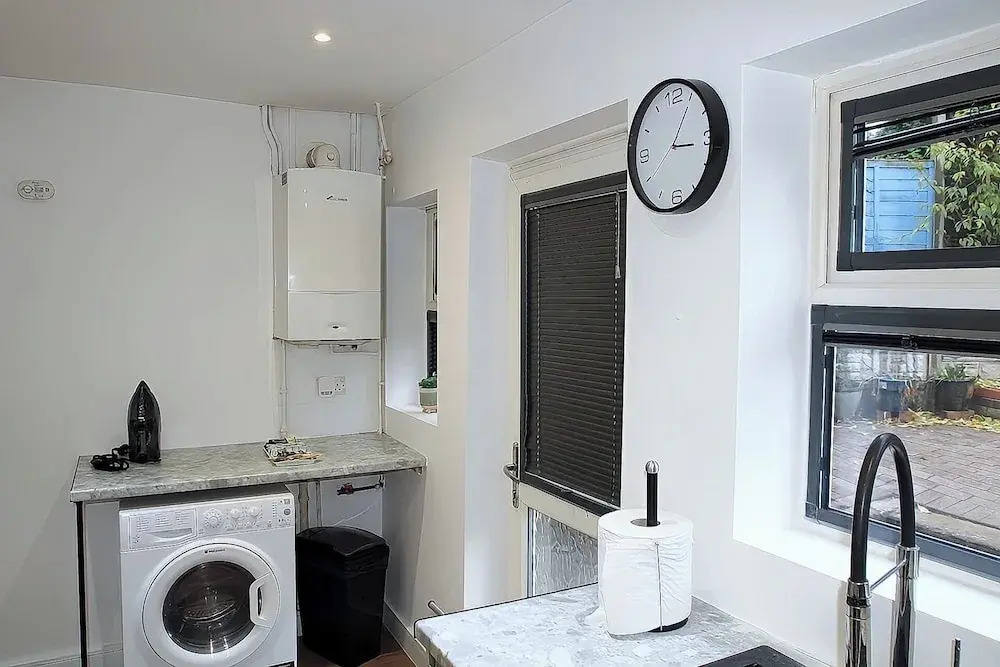 House Sleeps 5 With Garden and Parking