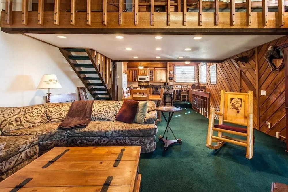 Snowcreek #320 Spacious, 3 bedroom + loft in Snowcreek phase 2 . Sleeps 10. Amazing Views