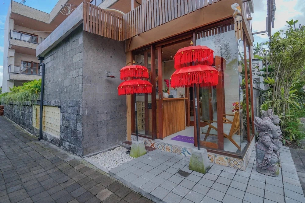 Okas Guesthouse 2 Canggu x Batu Bolong