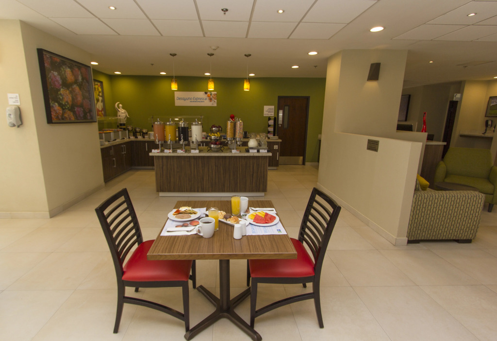 Holiday Inn Express Guadalajara Aeropuerto by IHG