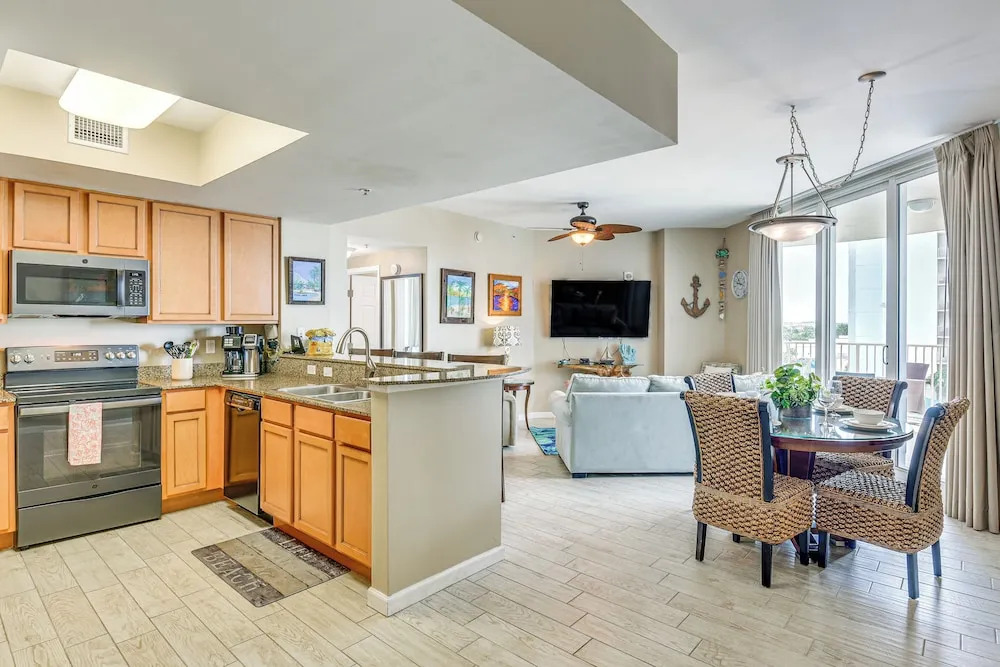 Walk to Beach: Poolside Oasis in Palms of Destin!
