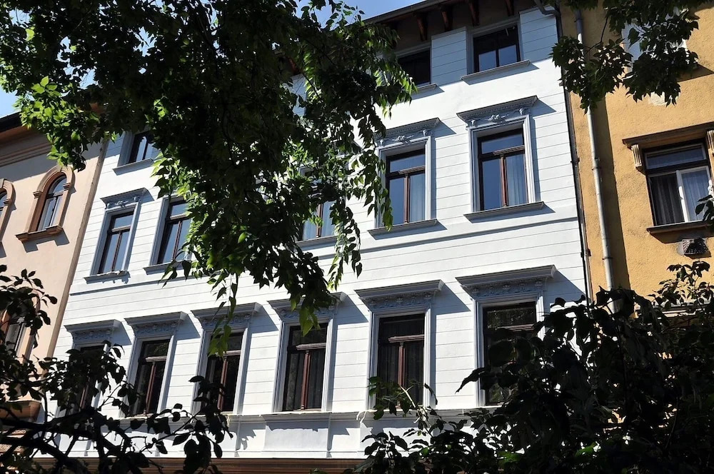 Váralja Home