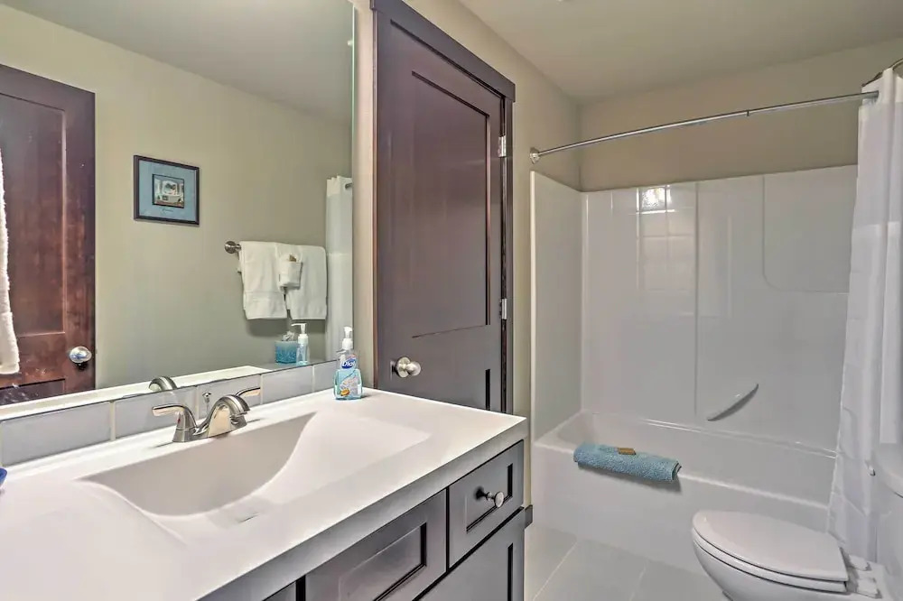 Cozy Manson Condo on Lake Chelan w/ Pool Access!