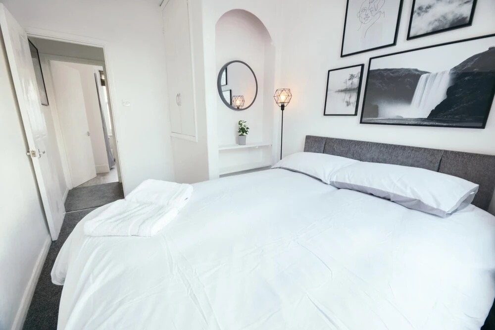 NEW Sleek and Chic 1BD Brighton Flat - Sleeps 3