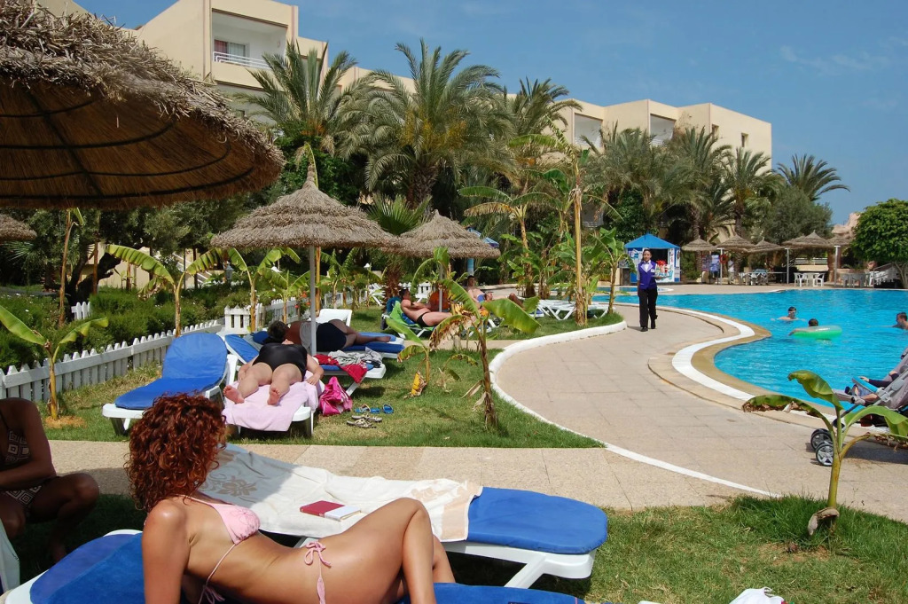 Azur Plaza