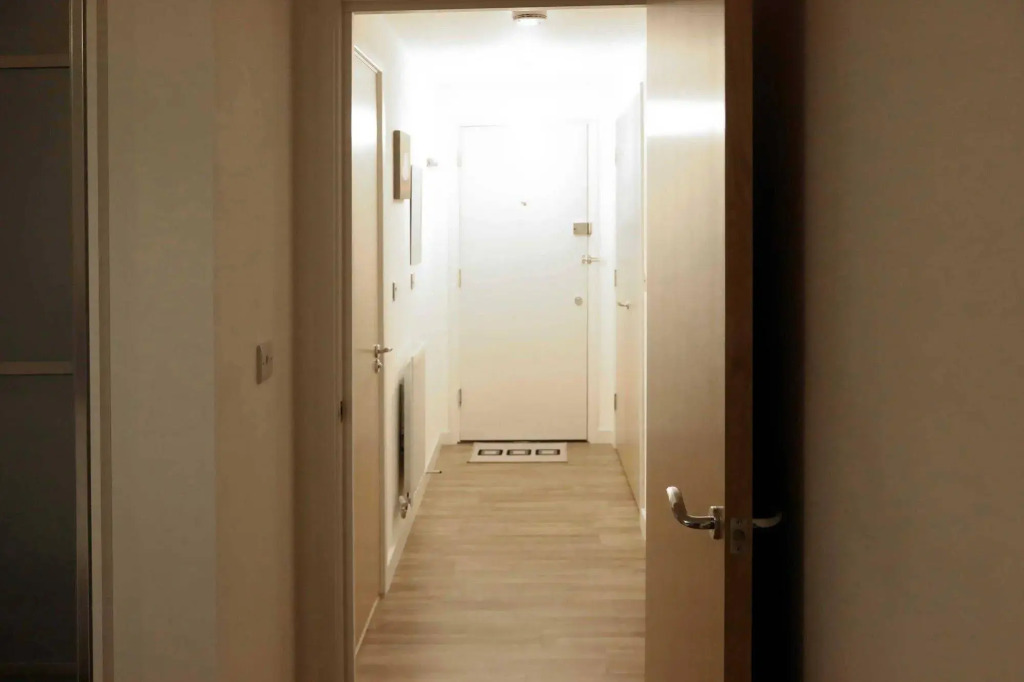 Apartment in Milton Keynes Near Canary Karaoke