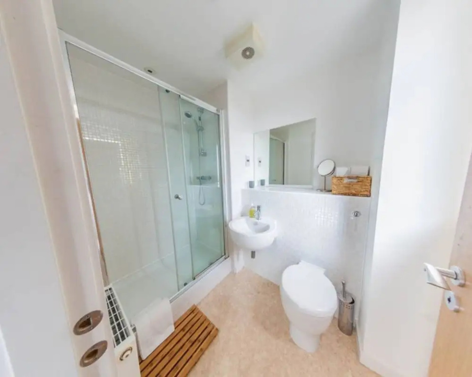 2 Bedroon Apartment With Balcony And Seaviews
