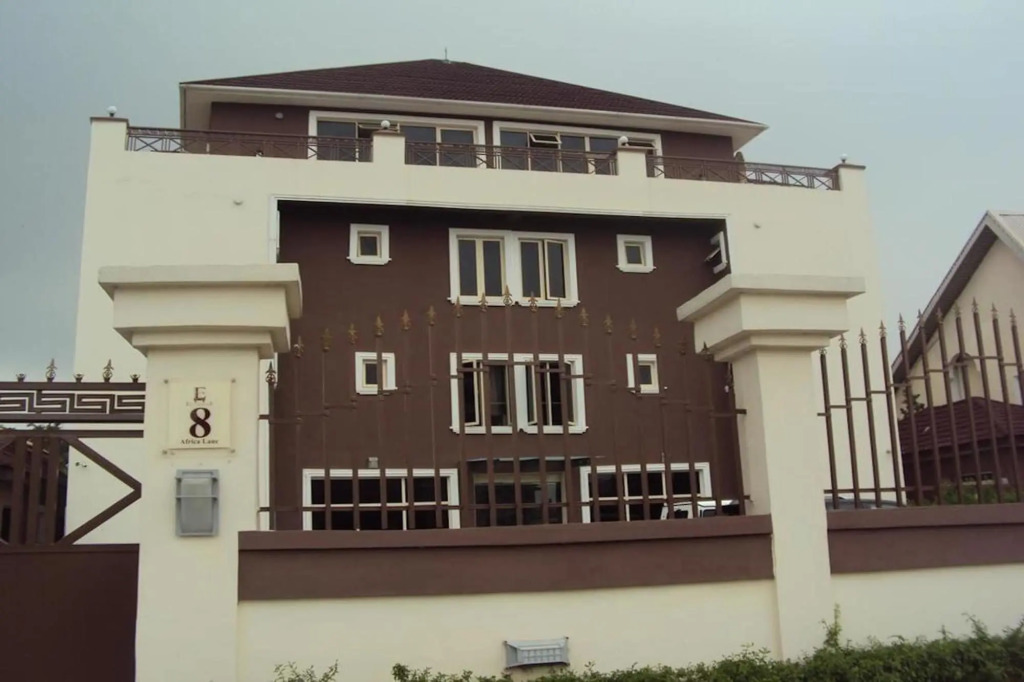 Ellyxville Hotel