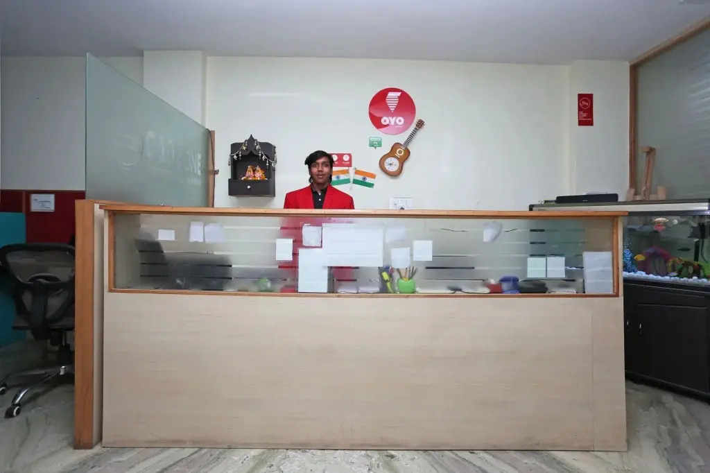 OYO 4930 Stay EM Residency