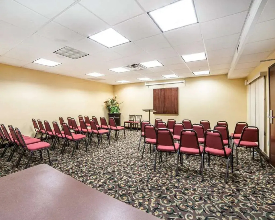 Comfort Inn & Suites Las Vegas - Nellis