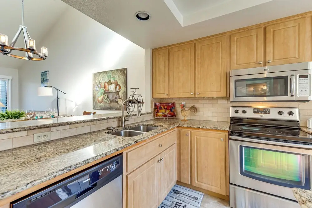 Mtn View & Fairway-facing Patio: Palm Desert Condo