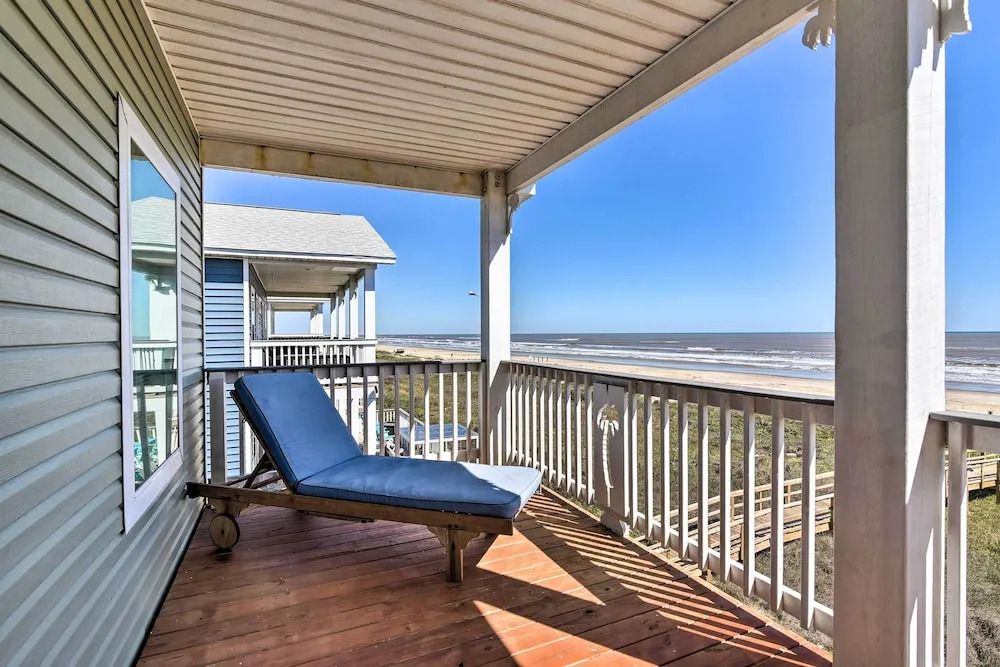Gulf-View Home w/ Dog Run in Surfside Beach