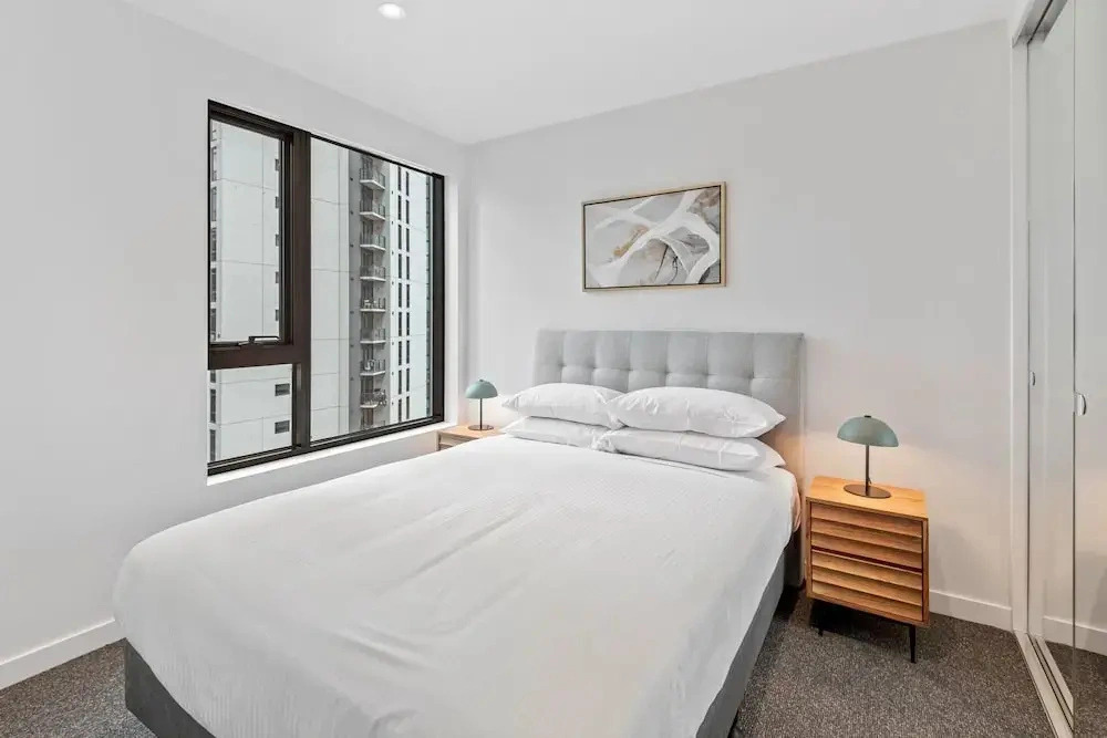 2-bed Inner-city Pad With Pool