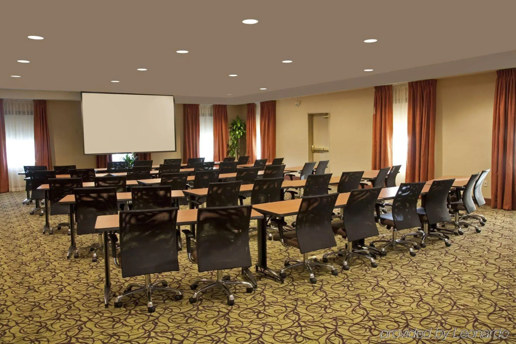 Staybridge Suites Chantilly Dulles Airport by IHG