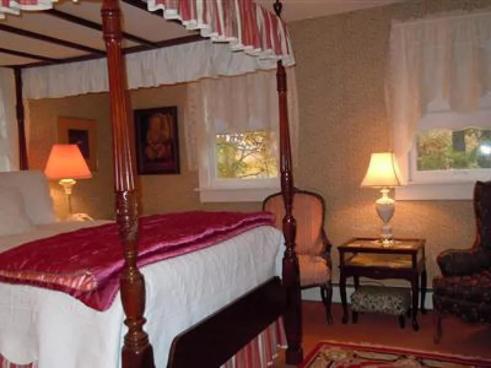 Tidewater Inn