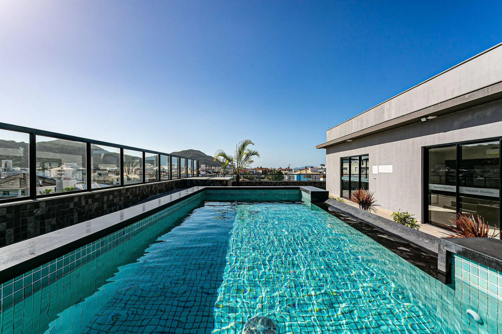 Studio cond. com piscina 700m da praia STI108
