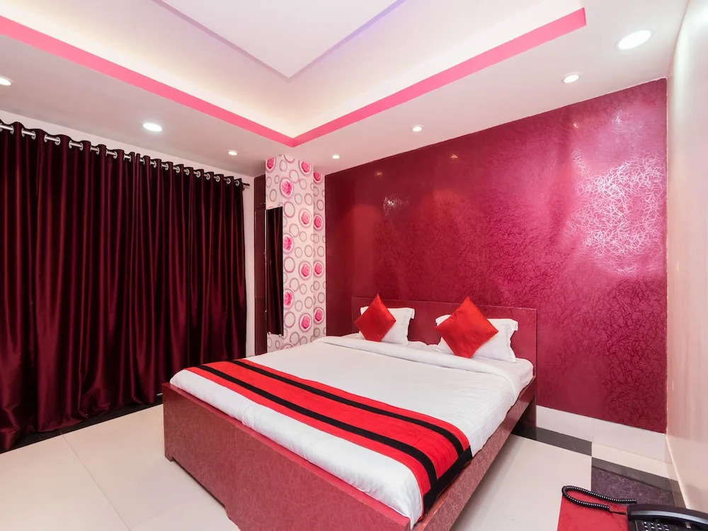 OYO 1865 Hotel Trivedi International