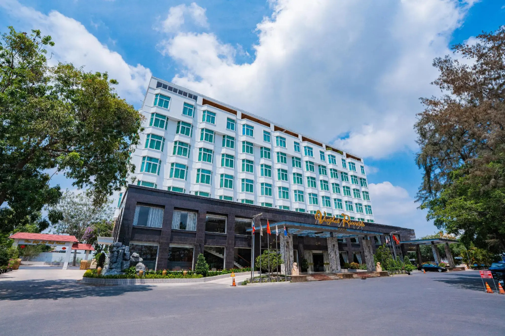 Van Phat Riverside Hotel